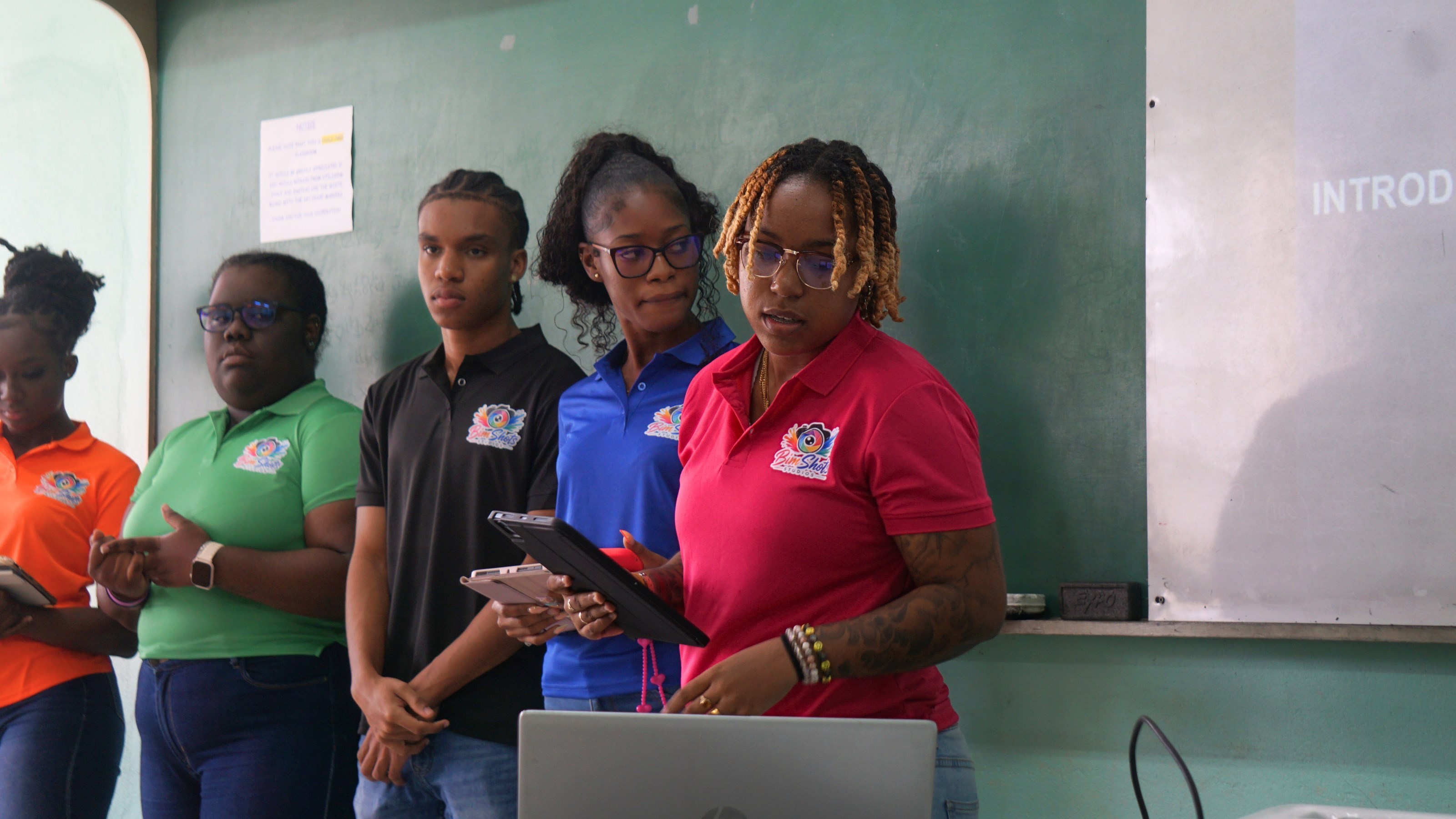 Commerce Students Find Island-Wide Support